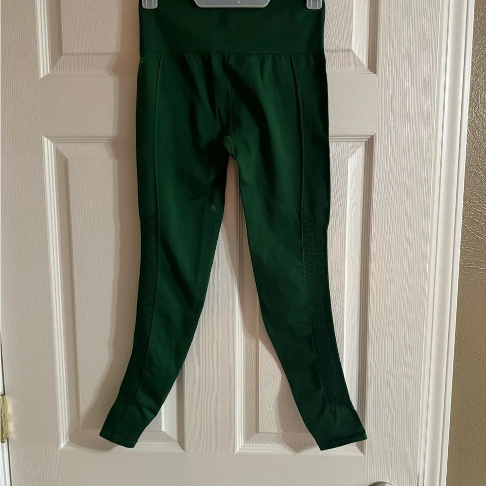 Fabletics Green Crop Yoga Pants with cut out detail on legs - Picture 3 of 4